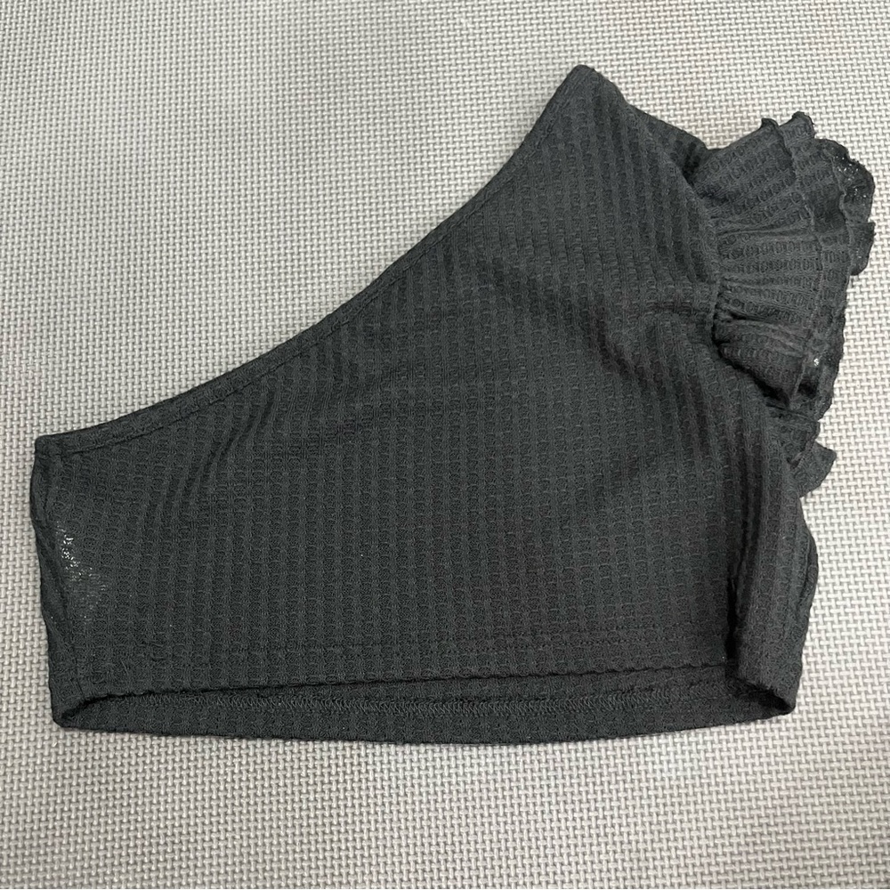 Black Ruffle top - Picture 2 of 3